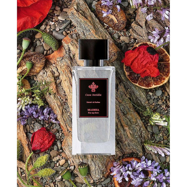 Flacon de parfum Madiha de Casa Invidia avec ses notes fruitées et fleurales