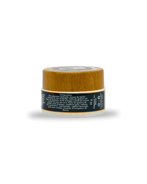 crème anti cernes, enrichi en ingrédient naturel avec du beurre de karité, de la vitamine E, de la cire d'abeille