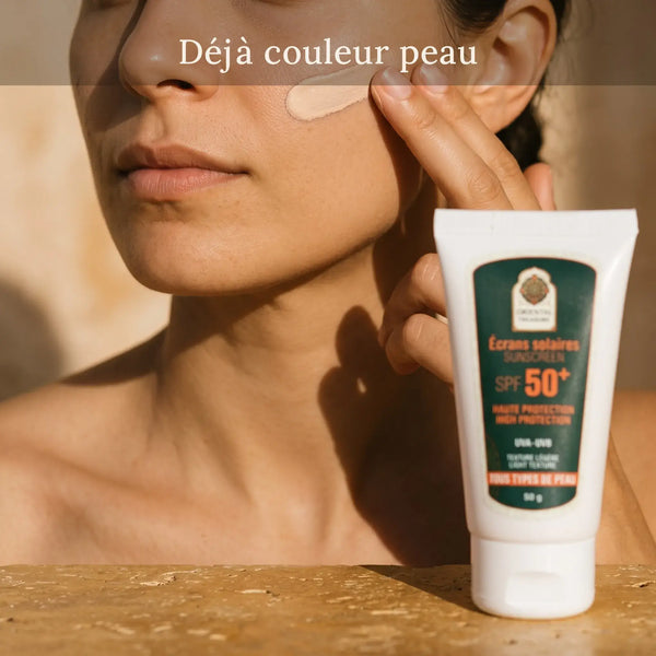 Crème solaire SPF 50+ appliquée sur la peau, protection visage naturelle